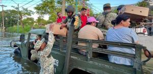 Suman 70 refugiados por las inundaciones