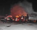 Arde pensión de tráileres