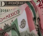 Peso mexicano alcanza mínimo anual ante amenazas de Trump