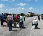 De nuevo, bloquean productores de sorgo carretera Victoria-Matamoros