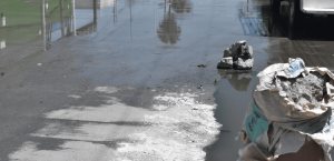 Invaden aguas negras la colonia Simón Rodríguez