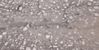 Vecinos de la Cañada reportan fuga de agua limpia