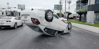 accidente vehicular en el boulevard Miguel Hidalgo