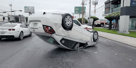 accidente vehicular en el boulevard Miguel Hidalgo