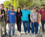 Supervisa alcaldesa trabajos de bacheo en calle Treceava