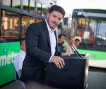 Samuel García entrega nuevas unidades para Línea 1 del Metro