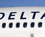 La ala de avión de Delta golpea aeronave vacía
