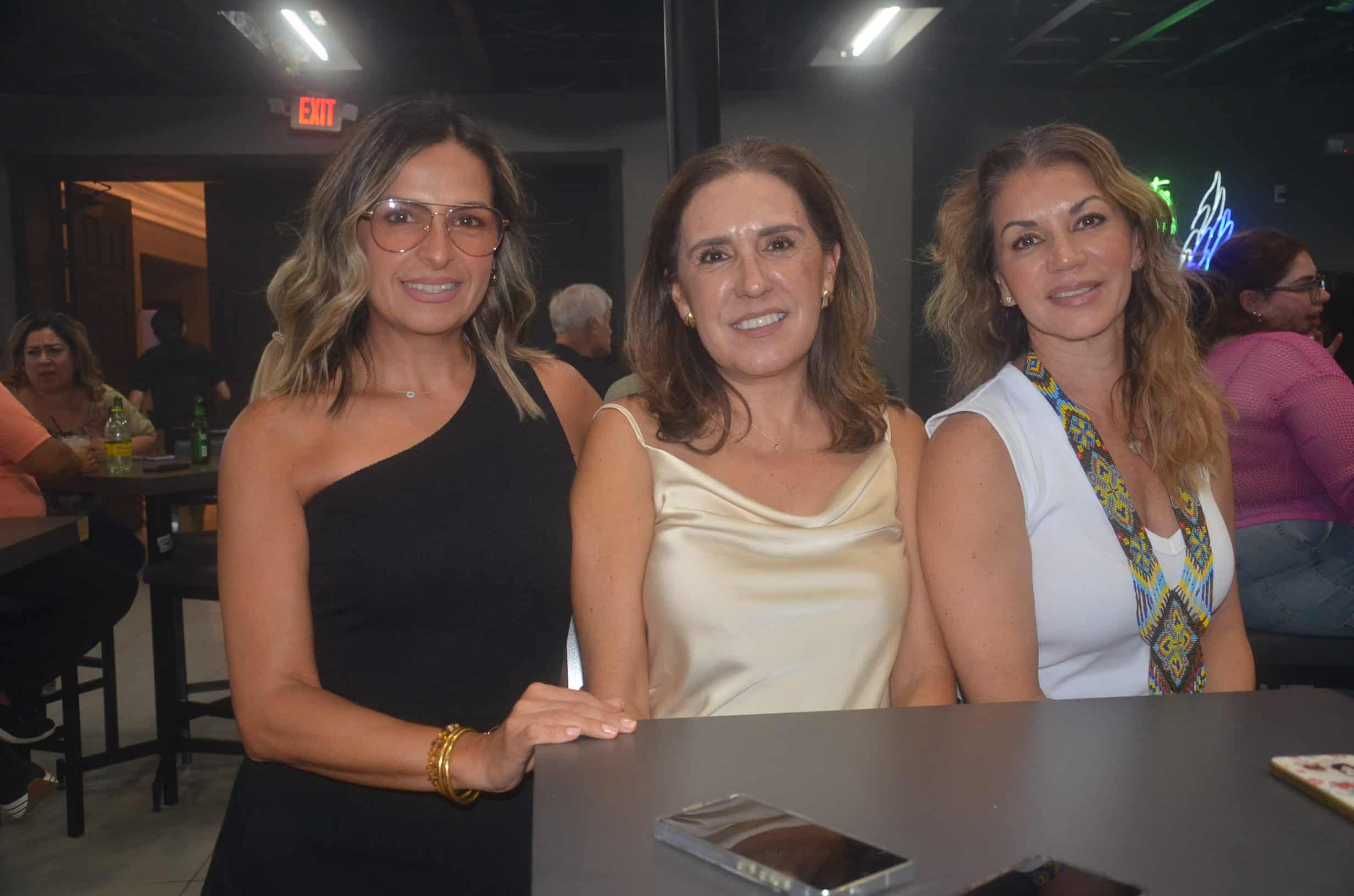 Sylvia Reyes, Celeste Cárdenas y Marita Villegas.