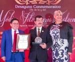 Premian al rector Dámaso Anaya