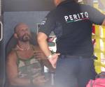Detienen a un gringo que iba bien drogado