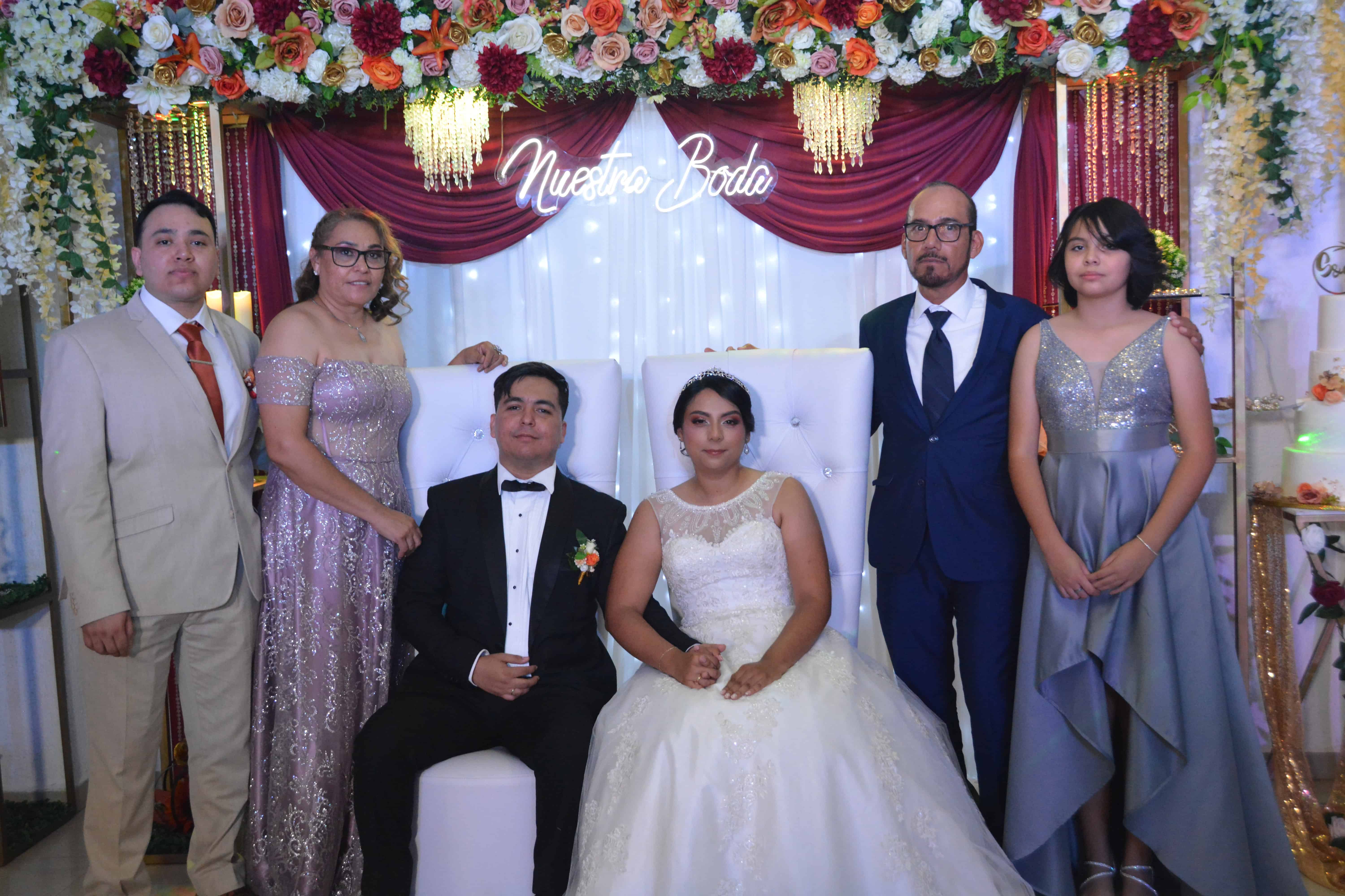 Familia Juárez Flores en la boda de Sheila y Erick.