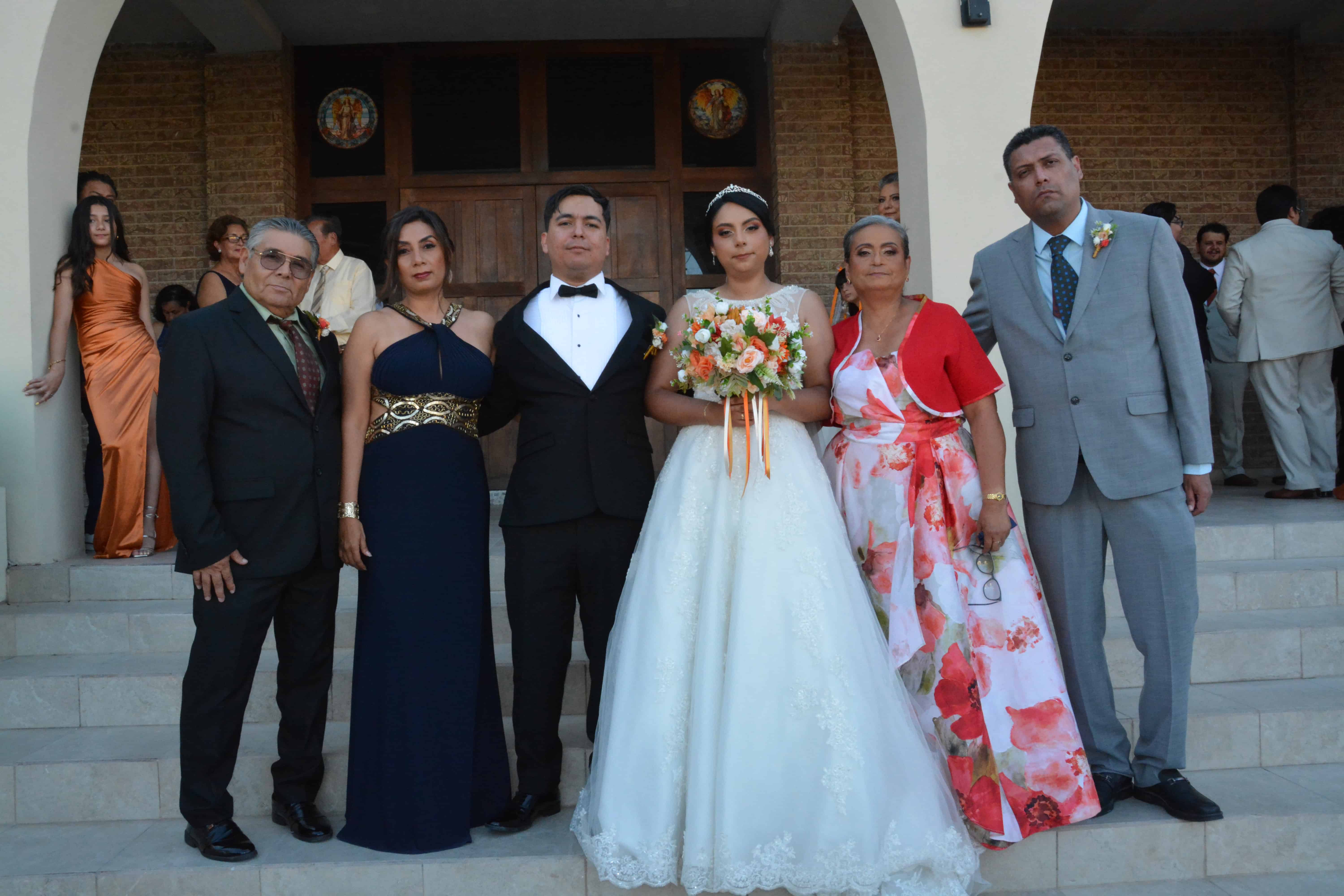 La familia de la novia en un momento especial para Sheila y Erick.