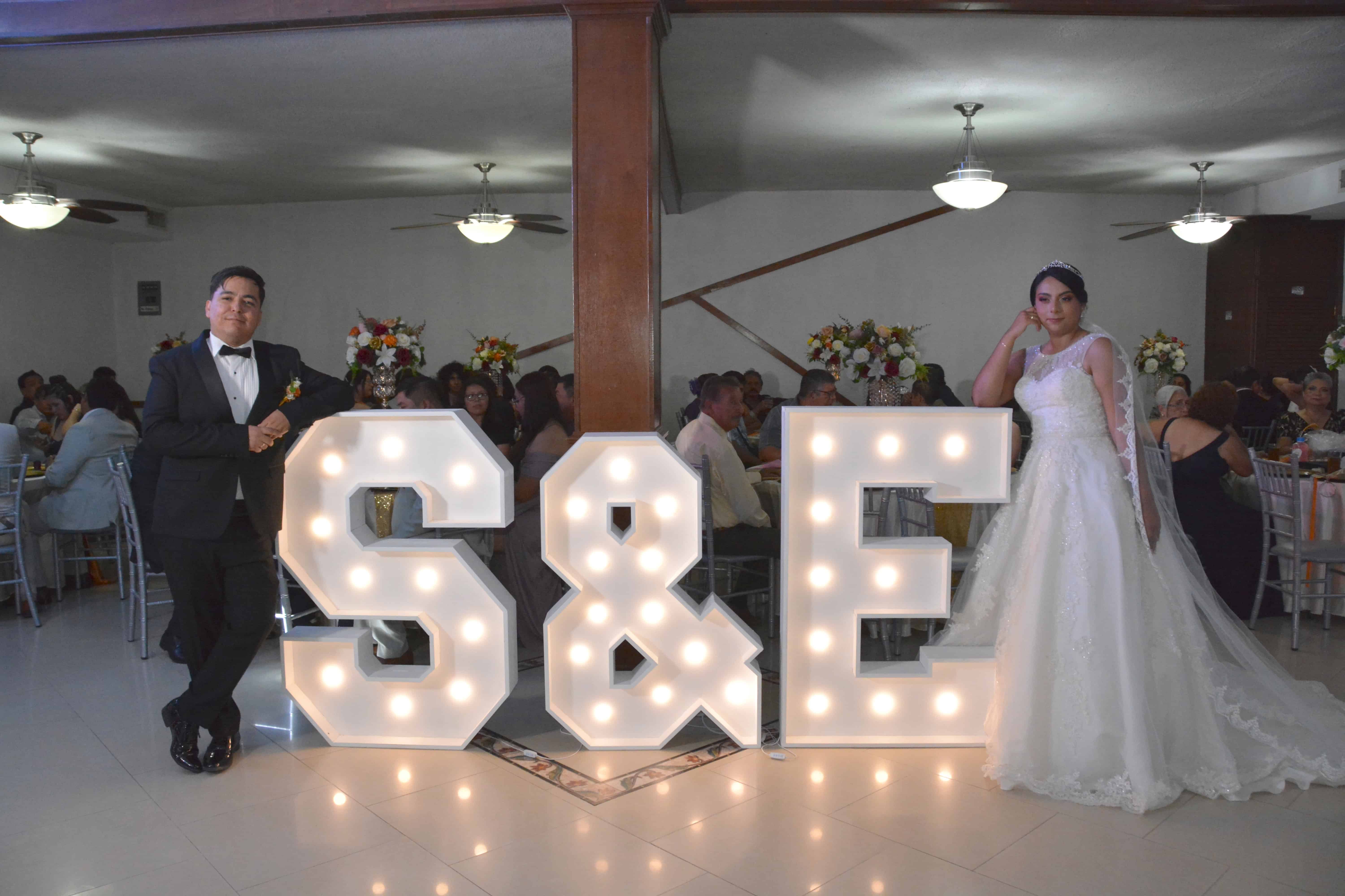 Sheila y Erick en su festejo de bodas.
