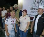 Premia la alcaldesa a los finalistas de Liga Fútbol 7