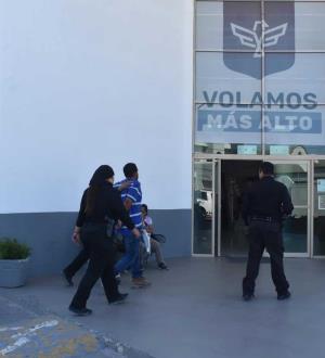 Sorprenden a sujeto fumando marihuana