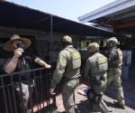 Renuncia comisionado por orden de arresto