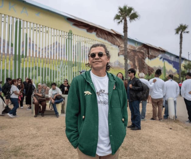 Un cóndor y un águila real para devolver la humanidad al muro fronterizo de Tijuana Un cóndor y un águila real para devolver la humanidad al muro fronterizo de Tijuana