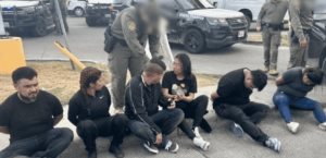 Persecución del DPS termina en colisión; hay 8 arrestados