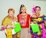 Visten con trajes típicos