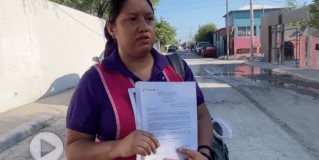Protestan familias; piden reinstalar a la profesora
