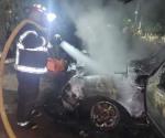 Se incendia  camioneta en la madrugada