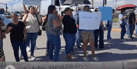 Bloquean familias carretera a San Fernando