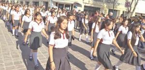 Emotivo desfile cívico-militar en Reynosa