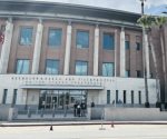 Acusan a joven por interferir en arresto de indocumentado