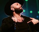 Carin León rompe récords en fila virtual de Ticketmaster