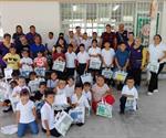 Reparten útiles escolares