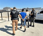 Arresta el FBI 28 indocumentados