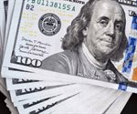Tipo de cambio peso-dólar se aprecia ante posible cierre de gobierno en EU
