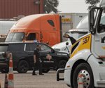 Suspende Texas licencias a camioneros inmigrantes