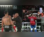 El mexicano Tashiro Fierro patea a su rival Abraham Cordero