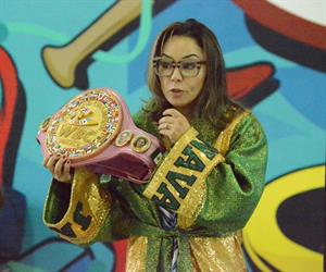 Jackie Nava inspirando a los jóvenes