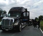 Tráiler cargado con chile morrón sufre accidente en carretera Victoria-Matamoros