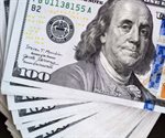 Peso mexicano se fortalece frente al dólar en mercados financieros