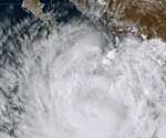 Huracán Priscilla se degrada a categoría 1 y avanza hacia Baja California Sur