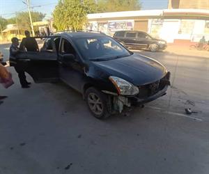 Choca una jovencita a motociclista