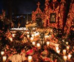 ¿Cuál es el significado de velas, flores y copal en Día de Muertos?