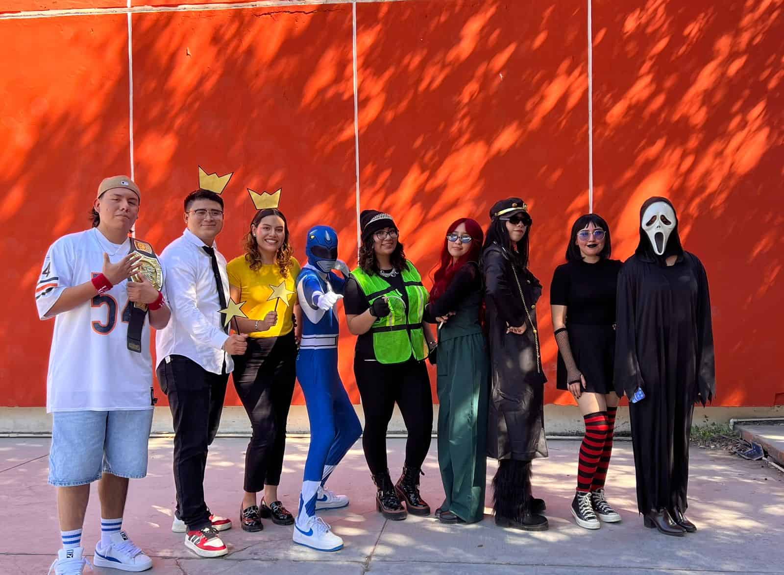 Estudiantes de séptimo semestre de Comercialización, de UAT Rodhe.