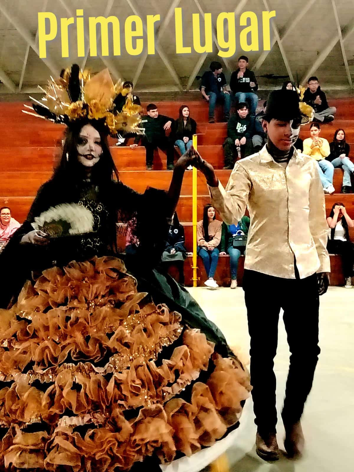 Elida Glorisel Ramírez Hernández y Dilan Adán Rocha Muñoz, de la Preparatoria Escandón.