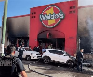 Incendio deja 23 muertos en una tienda de Waldo’s