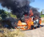 Arde camioneta