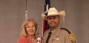 Honran con medalla al agente Daniel Alemán