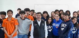 Constata rector logros de la Preparatoria 3 UAT