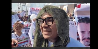 Alcalde de Reynosa desaire a colectivos de desaparecidos durante el Desfile Alcalde de Reynosa desaire a colectivos de desaparecidos durante el Desfile