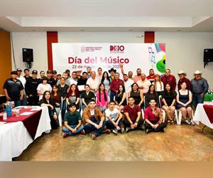 Celebra Nataly a los músicos