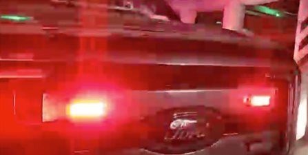 Autoridades investigadoras y de tránsito y vialidad se encuentran tomando conocimiento de la pérdida humana de un automovilista en un accidente vehicular.