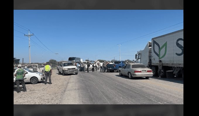 Bloqueo en carretera Victoria-Matamoros